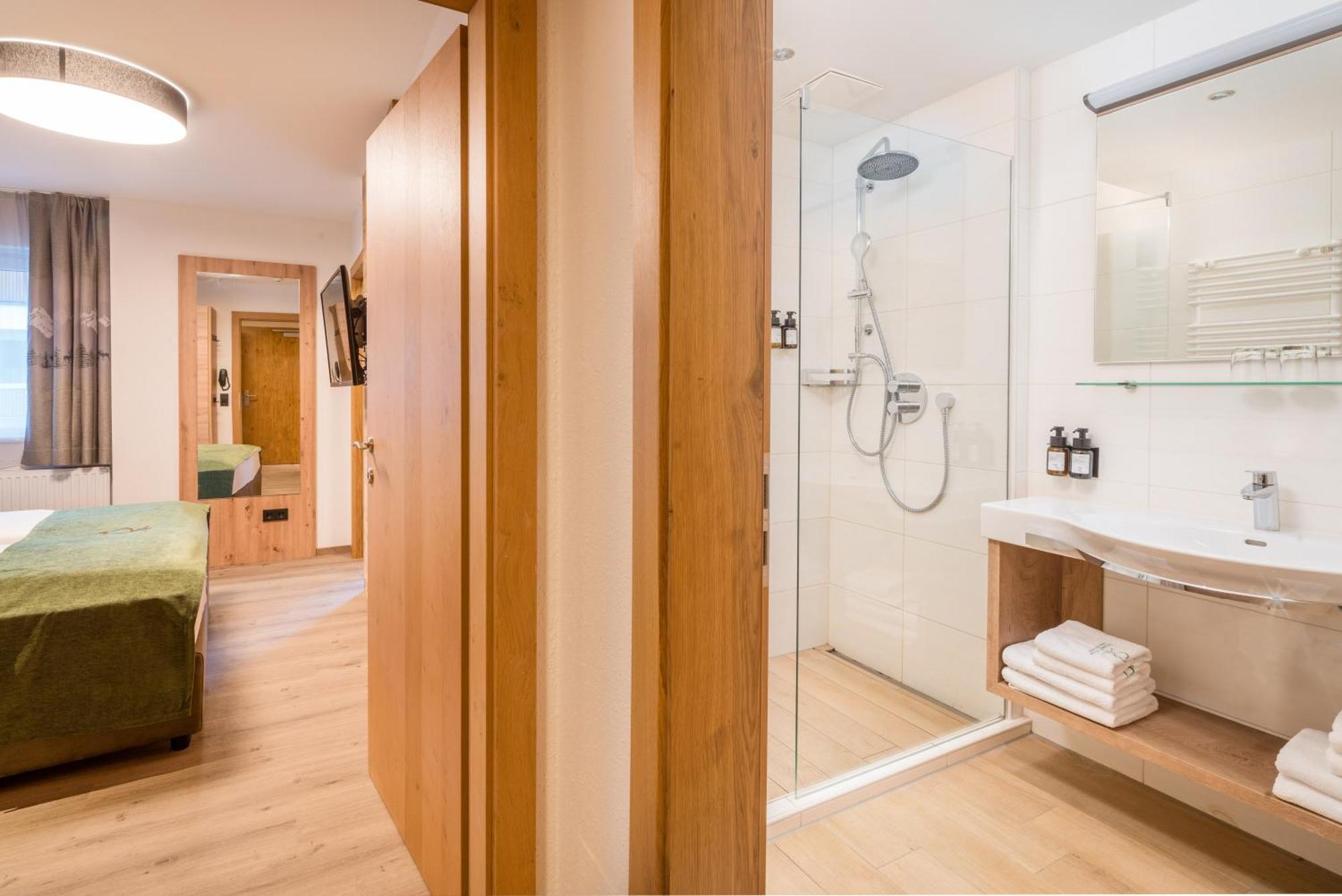 Hotel Gruener Baum Τσελ αμ Ζέε Εξωτερικό φωτογραφία