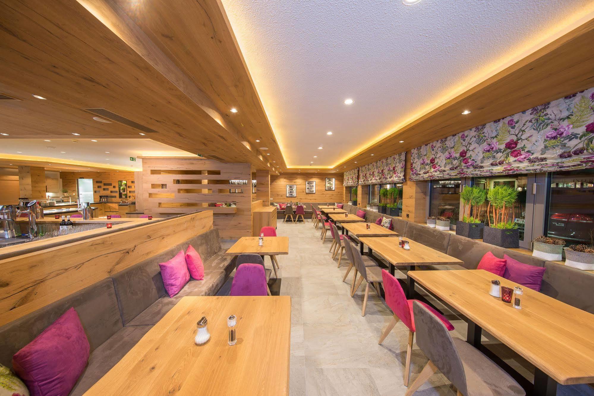 Hotel Gruener Baum Τσελ αμ Ζέε Εξωτερικό φωτογραφία